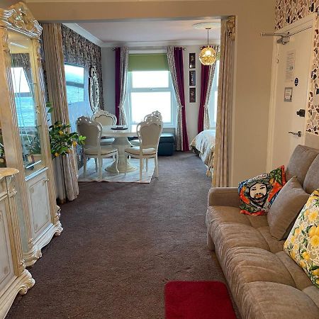 "The Italian" Seafront Apartment Eastbourne Ngoại thất bức ảnh